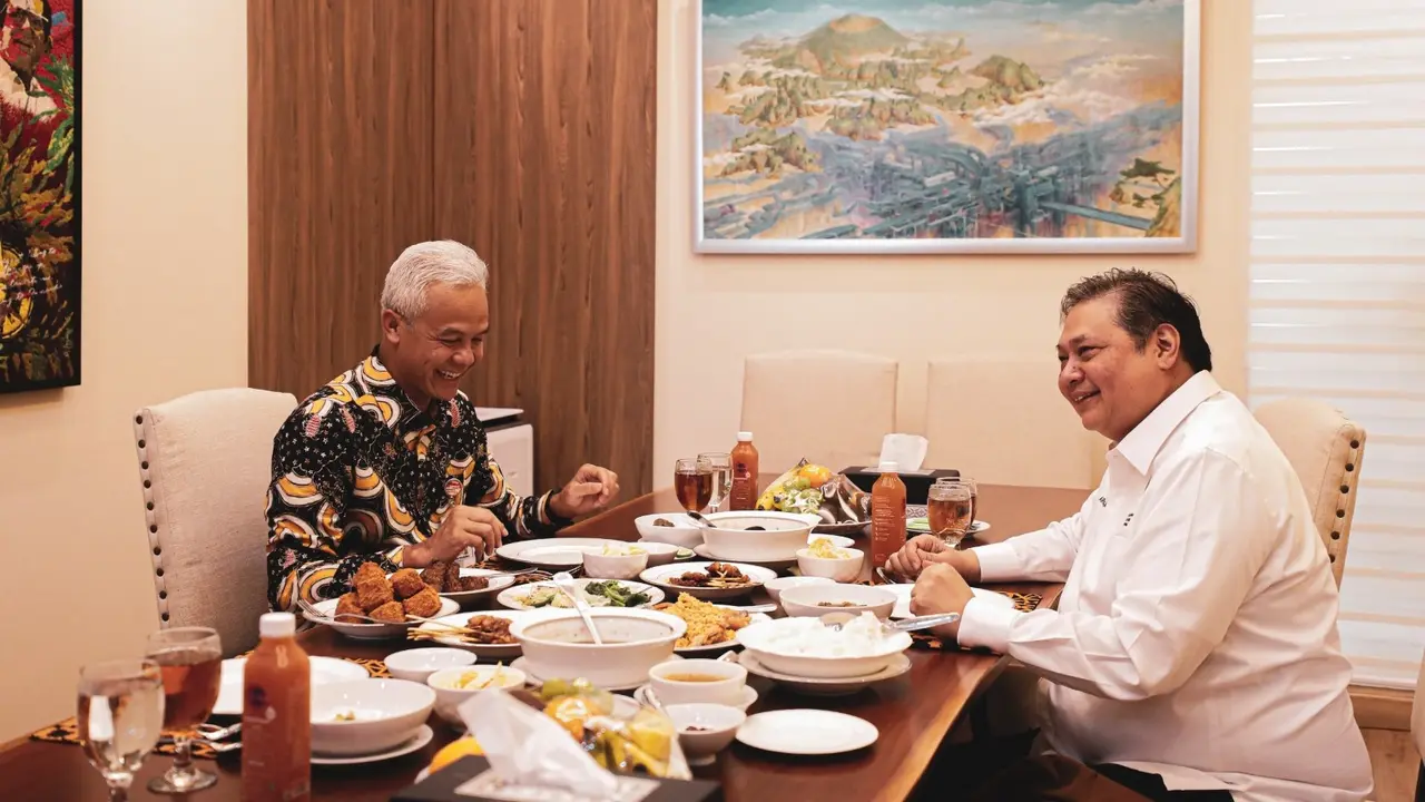 Gubernur Jawa Tengah yang juga bakal calon presiden untuk Pemilu 2024 Ganjar Pranowo dan Menteri Koordinator Bidang Perekonomian yang juga notabene Ketua Umum Golkar Airlangga Hartarto