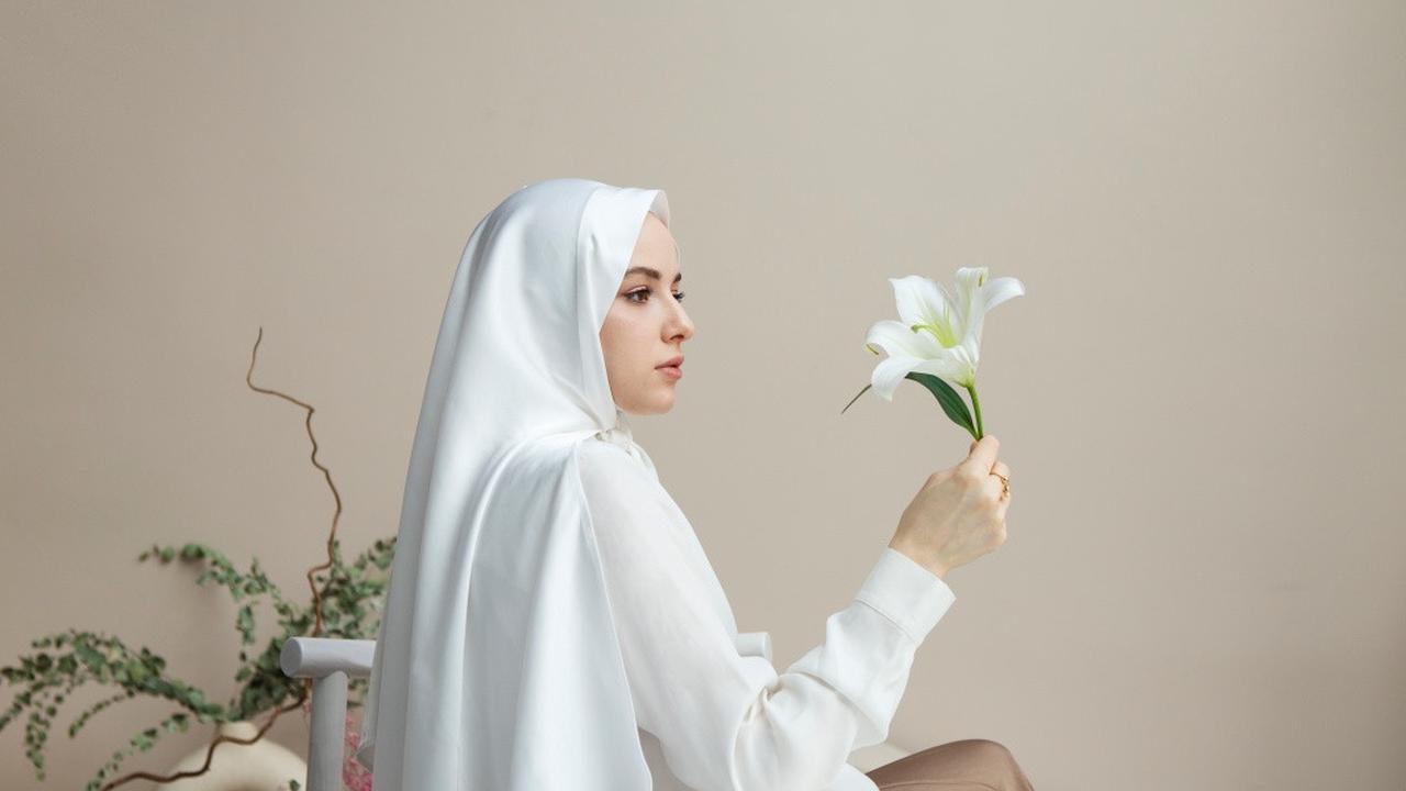 10 Inspirasi Gamis Syar'i Putih Mewah 2025, Bisa Jadi Pilihan Favorit untuk Berbagai Acara Istimewa