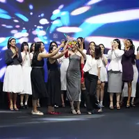 Sebuah pernyataan dukung fashion lokal, Callista Arum kolaborasi dengan Hardware.
