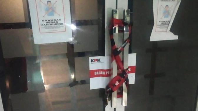 Usai OTT, KPK Segel Ruang Kerja Bupati dan Wakil Bupati Rejang Lebong