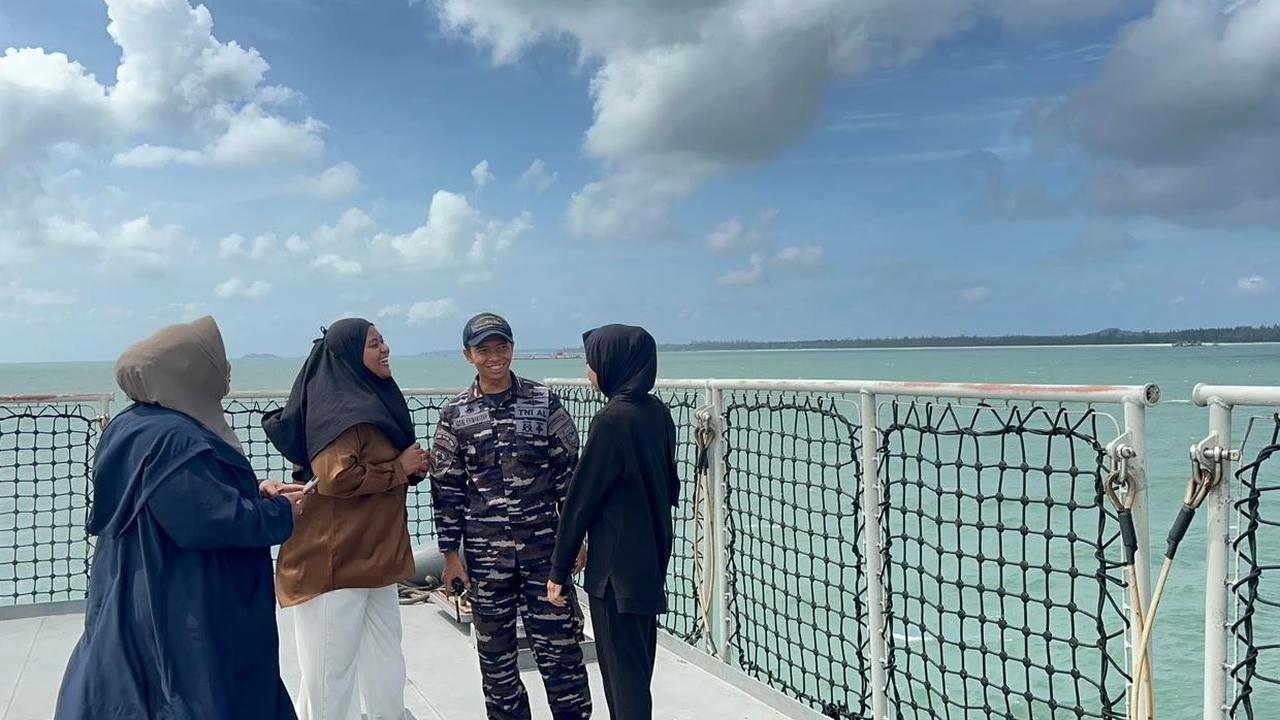 FOTO: KRI Semarang Angkut Ratusan Pemudik Tiba Selamat di Bangka