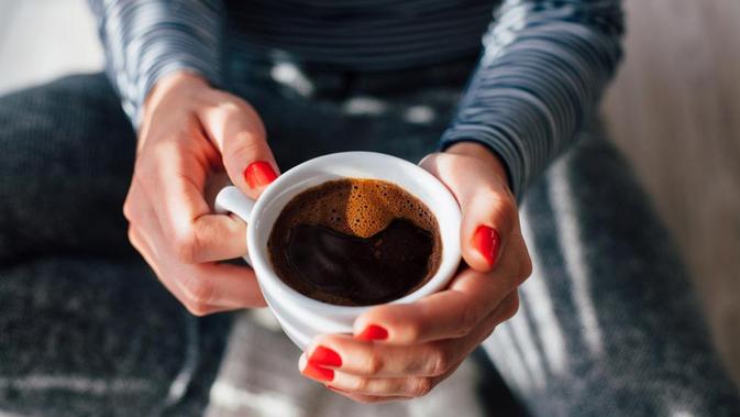 Minum kopi bisa membuat perut mulas, apa penyebabnya? (Kikovic/shutterstock)