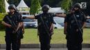 Aparat kepolisian saat mengikuti apel gelar pasukan pengamanan malam takbiran di Lapangan Silang Monas, Jakarta Pusat, Selasa (4/6/2019). Sejumlah titik di Jakarta Pusat yang diantisipasi antara lain Masjid Istiqlal, Bunderan HI, dan Jembatan Kuningan. (merdeka.com/Imam Buhori)