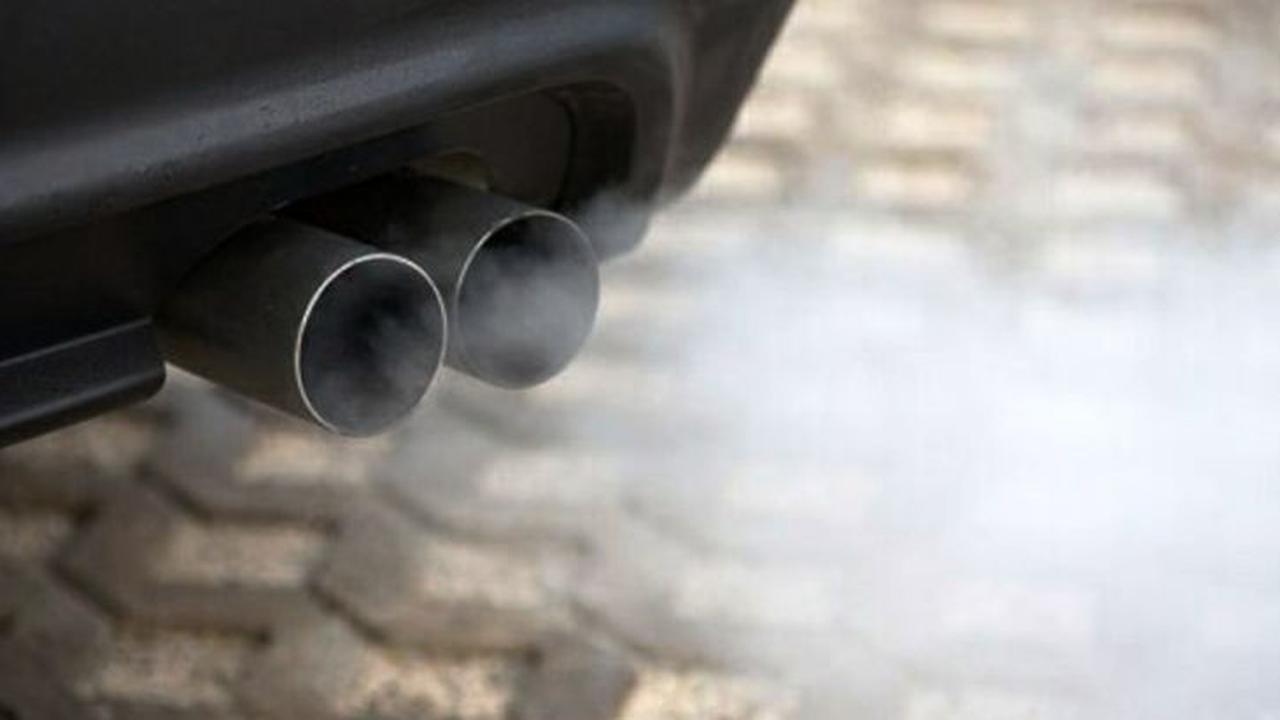 Panaskan Mesin Kendaraan di Singapura Bakal Kena Denda