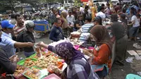 Puluhan PKL Dadakan Menjamur di Jalan Panjang Kebon Jeruk
