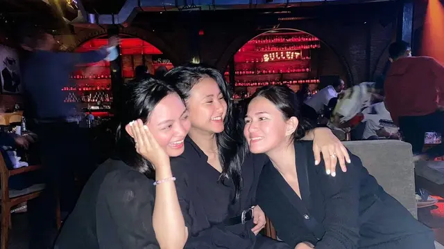 6 Potret Persahabatan Masayu Clara dengan Adinda Azani dan Puspa Ritchwary, Kompak
