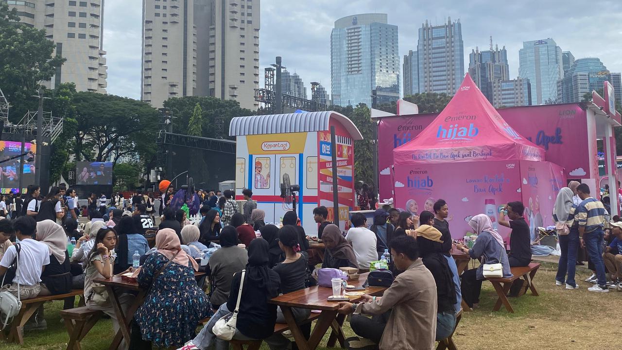 Foto Keseruan KLBB BRI Festival 2025: Makin Malam Makin Energik Nikmati Konser Musik