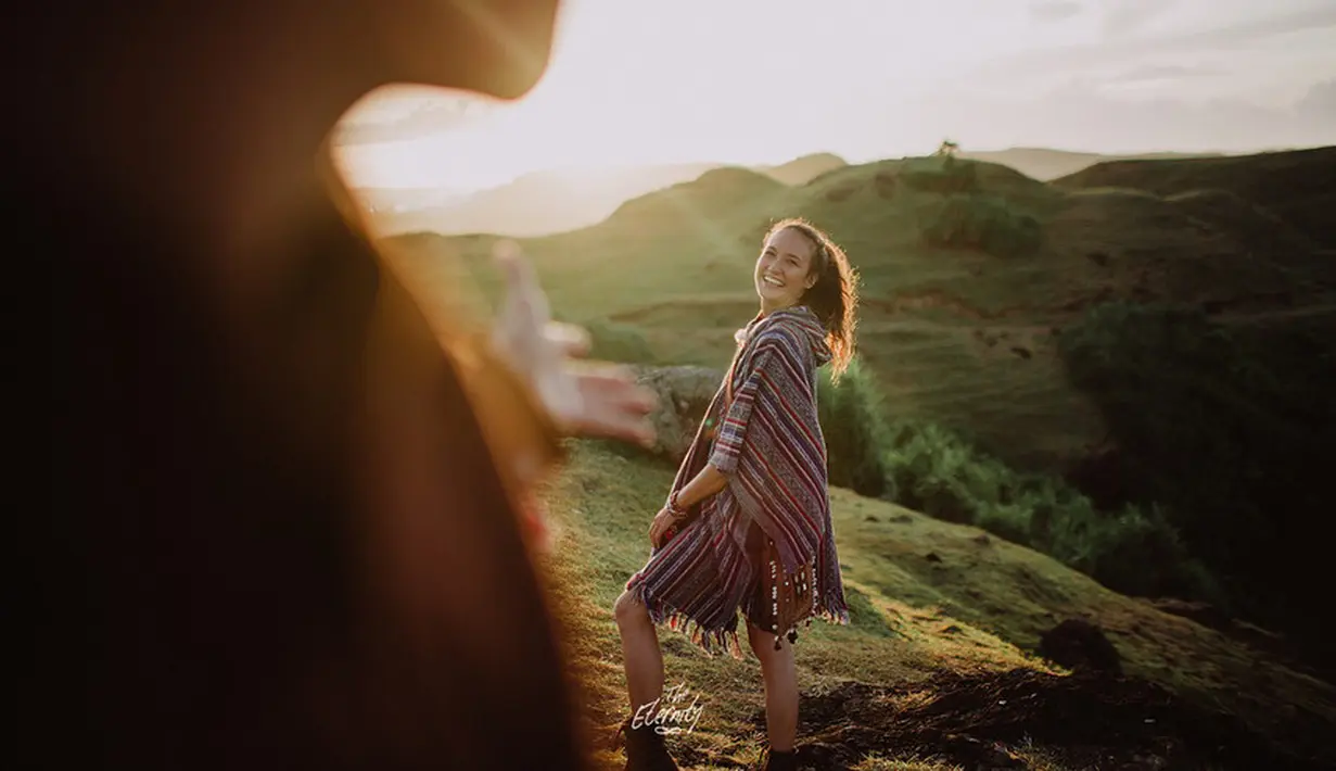 Nadine Chandrawinata dan Dimas Anggara