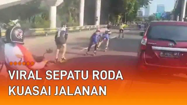 Momen menegangkan terekam kamera pengendara di Jl. Gatot Subroto, Jakarta. Rombongan sepatu roda diduga atlet menguasai sisi tengah jalan. Terdapat puluhan orang di rombongan tersebut, termasuk anak-anak.