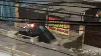 Mobil Avanza hitam raib saat banjir bandang kembali menerjang Kota Bandung, Rabu petang, 9 November 2016. (Liputan6.com/Kukuh Saokani)