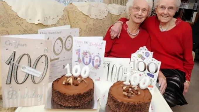 Ketika Si Kembar Merayakan Ulangtahun ke-100 Bersama