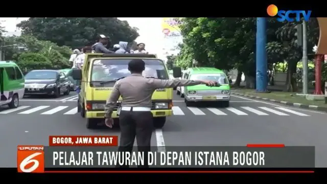 Aksi saling kejar-kejaran antara polisi dan sekelompok pelajar SMK yang nyaris tawuran terjadi di sekitar Istana Bogor, Jawa Barat.