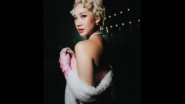 Potret BCL Tampil Glamor ala Marilyn Monroe