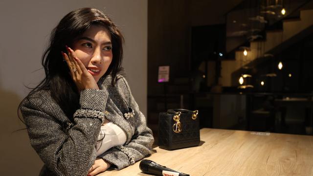 Ayunda, penyanyi dangdut yang dikenal sebagai "Syahrini Versi Dangdut