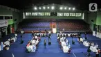 Pencari suaka saat mengikuti vaksinasi COVID-19 Sinopharm di GOR Bulungan, Kebayoran Baru, Jakarta, Kamis (7/10/2021). Pemprov DKI Jakarta, Kadin Jakarta, dan UNHCR menggelar vaksinasi COVID-19 untuk WNA pencari suaka di Jakarta, Bogor, Depok, Tangerang, dan Bekasi. (merdeka.com/Iqbal S. Nugroho)