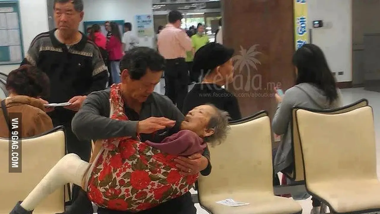 Tidak Lupa Dengan Jasa Sang Ibu, Sikap Anak Ini Viral dan Bikin Nangis Bombay