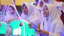 Sejumlah anak-anak menikmati permainan pada acara Ngabuburit Bareng Anak Yatim di Timezone Lippo Mall Kemang, Jakarta, Kamis (23/5/2019). Kegiatan yang bekerjasama dengan Baznas diharapkan dapat memberi keceriaan kepada anak-anak di bulan suci Ramadan. (Liputan6.com/Fery Pradolo)