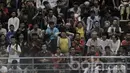 Sejumlah penonton memberikan dukunganya saat final BJL 2000 Shiba vs Vamos Mataram. BJL 2000 Shiba menang adu pinalti atas Vamos Mataram. (Bola.com/M Iqbal Ichsan)