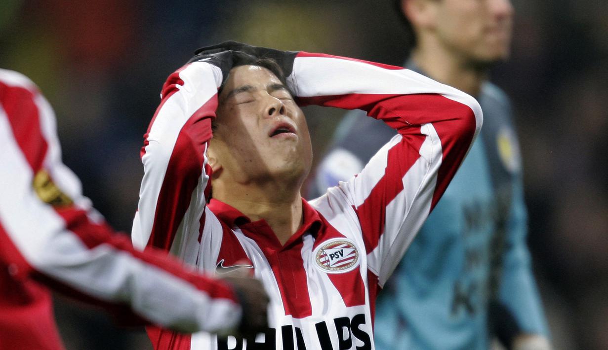 Sun Xiang. Bek kiri Cina yang kini berusia 40 tahun dan telah pensiun pada Januari 2021 bersama Shanghai Port ini pernah berseragam PSV Eindhoven selama setengah musim pada paruh kedua musim 2006/2007 usai didatangkan dari Shanghai Shenhua dengan status pinjaman. Total tampil dalam 10 laga bersama PSV, ia ikut andil dalam raihan gelar juara Eredivisie musim 2006/2007. (AFP/ANP/Evert-Jan Daniels)