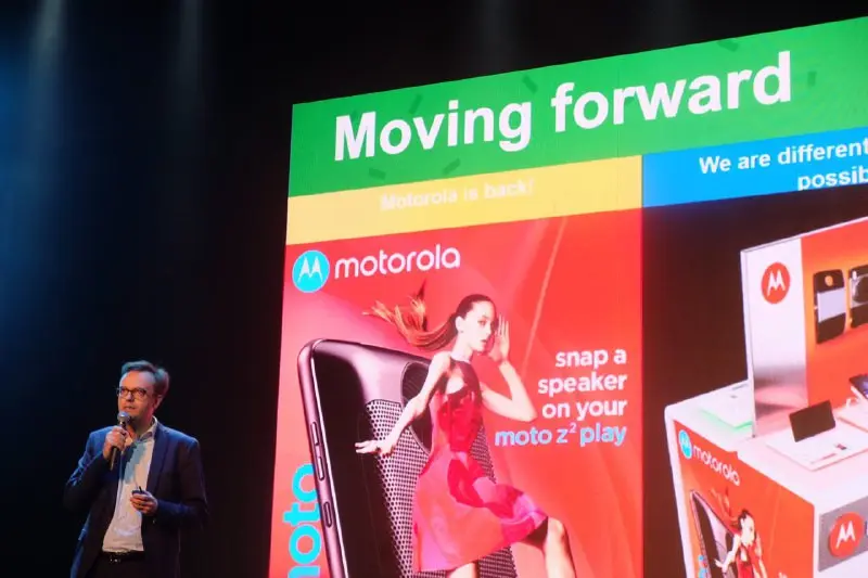 Executive Director dan General Manager ASEAN Lenovo Mobile Business Group (MBG), Augustin Becquet di peluncuran Moto Z2 Play di Bangkok, Thailand, Rabu (5/7/2017). (/Andina Librianty)
