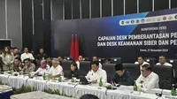 Menteri Koordinator Bidang Politik, Hukum, dan Keamanan, Budi Gunawan, bersama sejumlah menteri dan pimpinan kementerian dan lembaga dalam konferensi pers pemberantasan judi online (Liputan6.com/ Agustin Setyo Wardani).