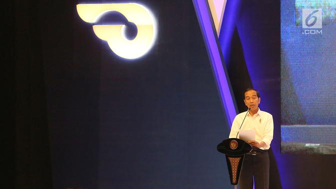 Presiden Joko Widodo memberikan sambutan pada pembukaan GAIKINDO Indonesia International Auto Show (GIIAS) 2018 di ICE BSD, Tangerang, Kamis (2/8). Ada 40 kendaraan baru dan konsep yang akan dirilis di panggung GIIAS 2018. (Liputan6.com/Fery Pradolo)