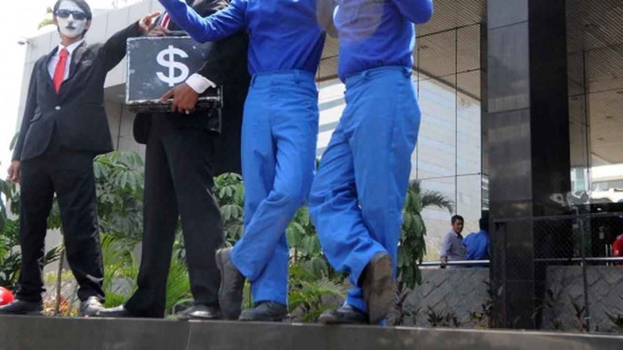 Geruduk KPK, pekerja JICT gelar teatrikal korupsi Pelindo II