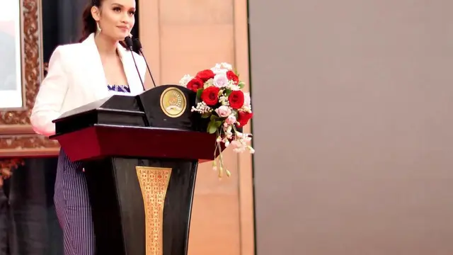 Cinta Laura berpidato di Gedung MPR (Instagram/claurakiehl)