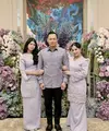 Baju kurung berhasil hadirkan pesona gaya memikat dan elegan untuk tampil di momentum spesial. [Foto: Instagram/ Annisa Yudhoyono]