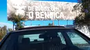 Memasuki area akademi, rombongan Korea-Korea Selecao disambut dengan papan reklame bertuliskan "De Todos, Um. O Benfica" atau berarti dari semua, hanya ada satu Benfica. (Bola.com/Bagaskara Lazuardi)