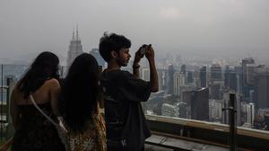 Kuala Lumpur Diselimuti Kabut Asap dari Kalimantan