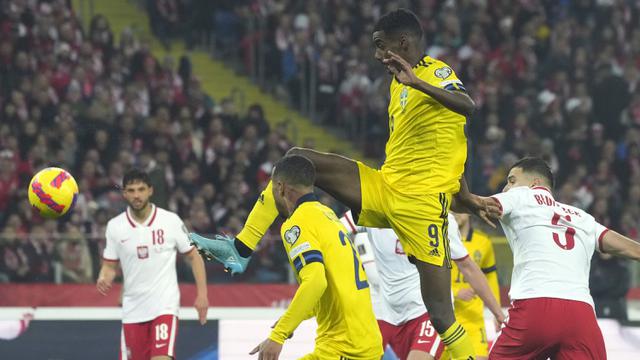 Foto: Lewandowski dan Zielinski Bawa Polandia Rebut Tiket Piala Dunia 2022 usai Cetak Gol ke Gawang Swedia