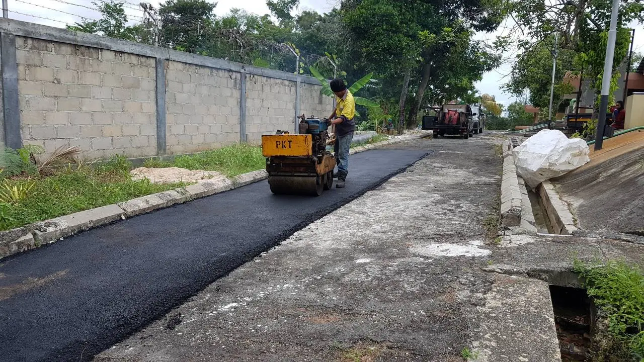Inovasi Green Asphalt PT Pupuk Kalimantan Timur (PKT) guna jawab tantangan pengolahan limbah plastik PET.