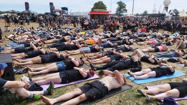 Yoga Pakai Musik Metal