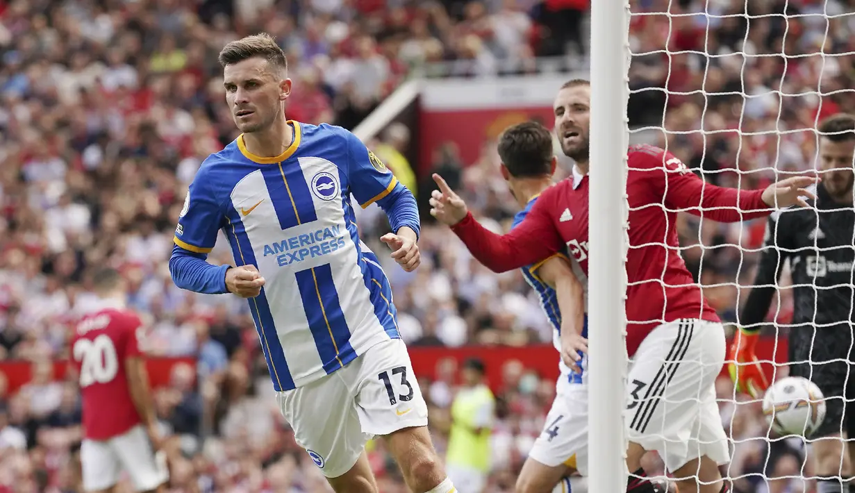 Pemain berusia 31 tahun itu sukses mencetak dua gol ke gawang Manchester United dan membawa timnya menang 2-1 atas Setan Merah. (AP/Dave Thompson)