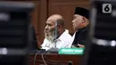 "Baik ke saksi Sherly Susan ya, ini saudara cepat sekali berubah, tadi awalnya bilang tidak ingat pernah transfer atau tidak ada pernah meminta Rp1 miliar kepada Budi Sultan untuk ditransfer ke saudara Lukas Enembe, ya? Awalnya tadi tidak ingatkan, namun, berganti begitu cepat saudara yakin tidak pernah, yang benar yang mana?," tanya hakim. (Liputan6.com/Johan Tallo)