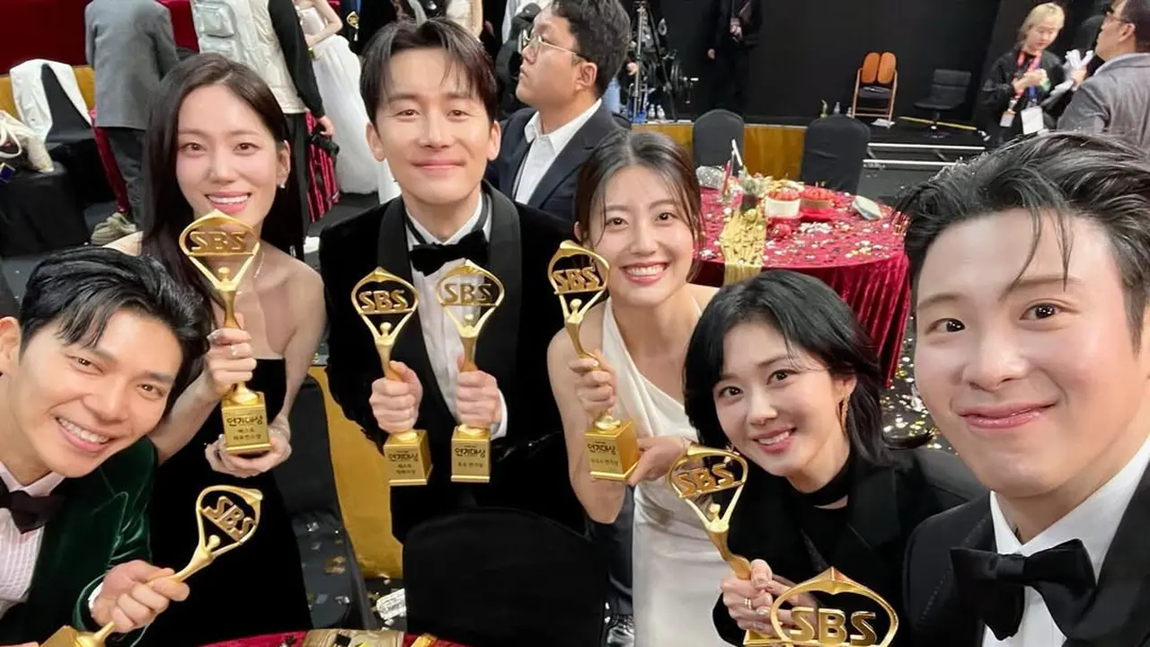Pemenang SBS Drama Awards 2024. (Instagram/ nara0318)
