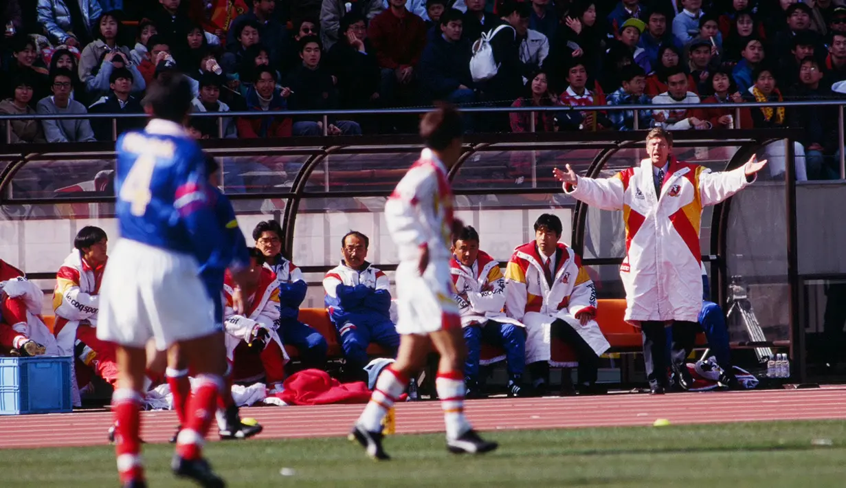 Namun siapa sangka, titik awal kesuksesan karier The Professor adalah saat melatih di Jepang bersama Nagoya Grampus Eight. (Dok J-League)