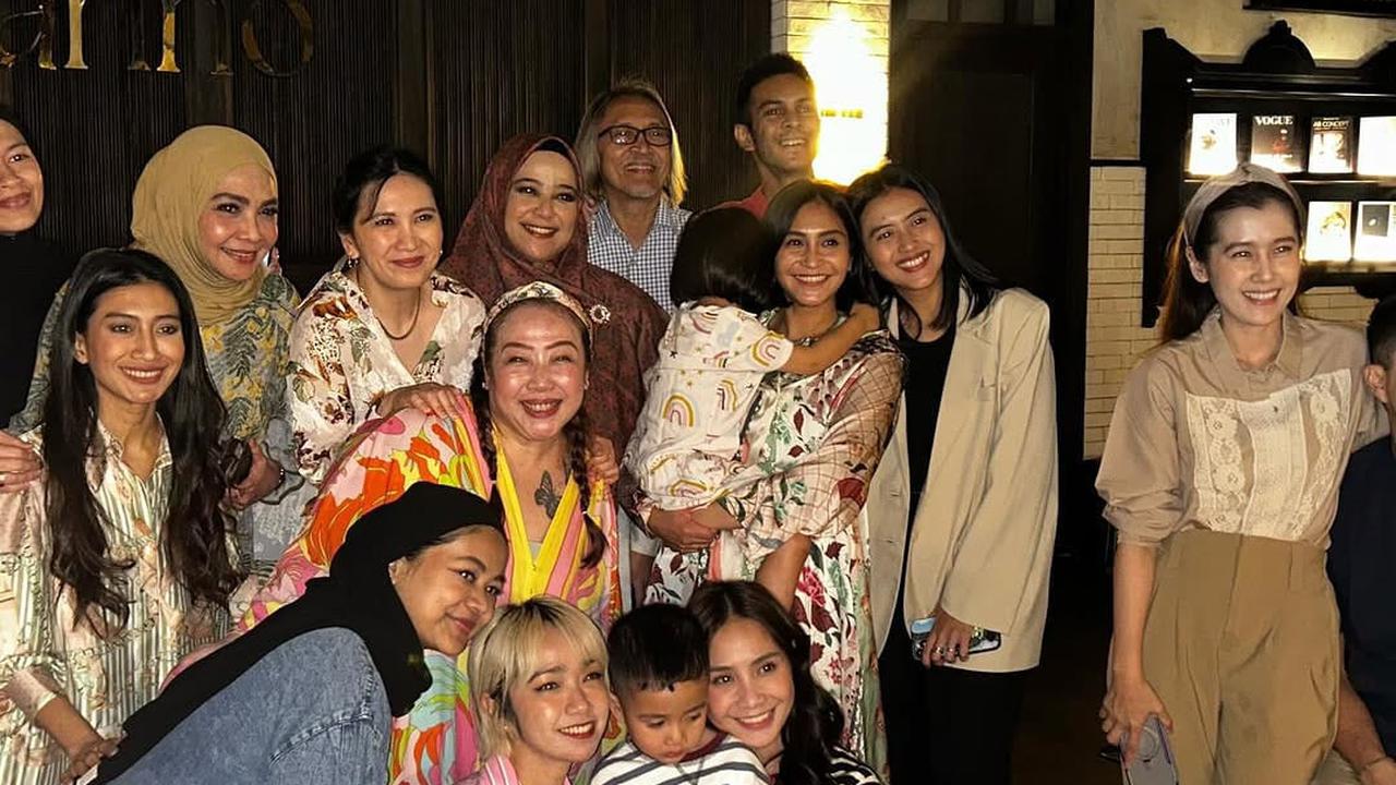 Beda Penampilan Pemain 'DI SINI ADA SETAN' Dulu vs Sekarang, Intip Potret Kebersamaannya Saat Reuni