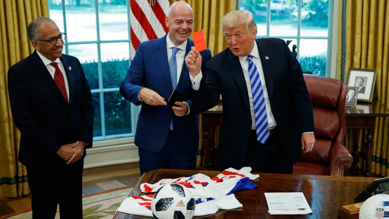 Presiden AS, Donald Trump dan Presiden FIFA, Gianni Infantino