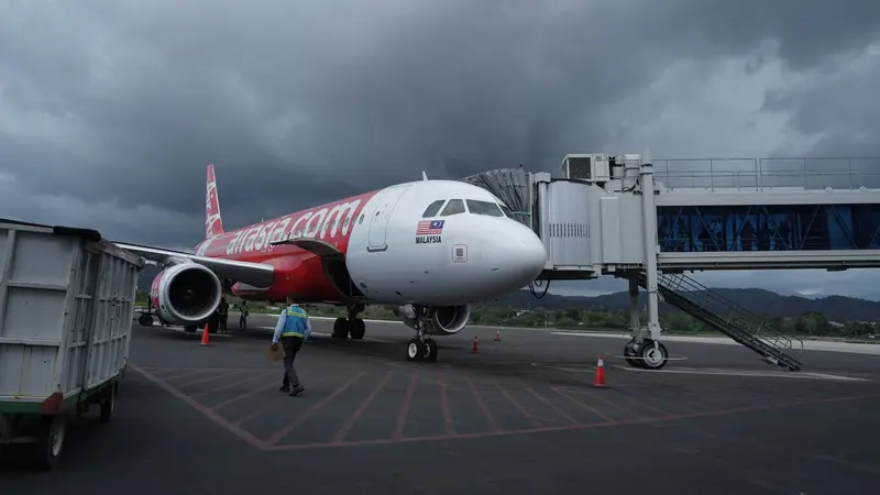 Penerbangan Perdana AirAsia Rute Kuala Lumpur - Labuan Bajo Angkut 169 Penumpang dari Malaysia, Buka Jalan Tambah Wisman