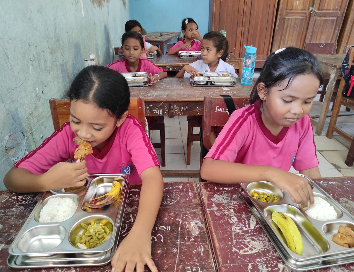 makan bergizi gratis di kupang