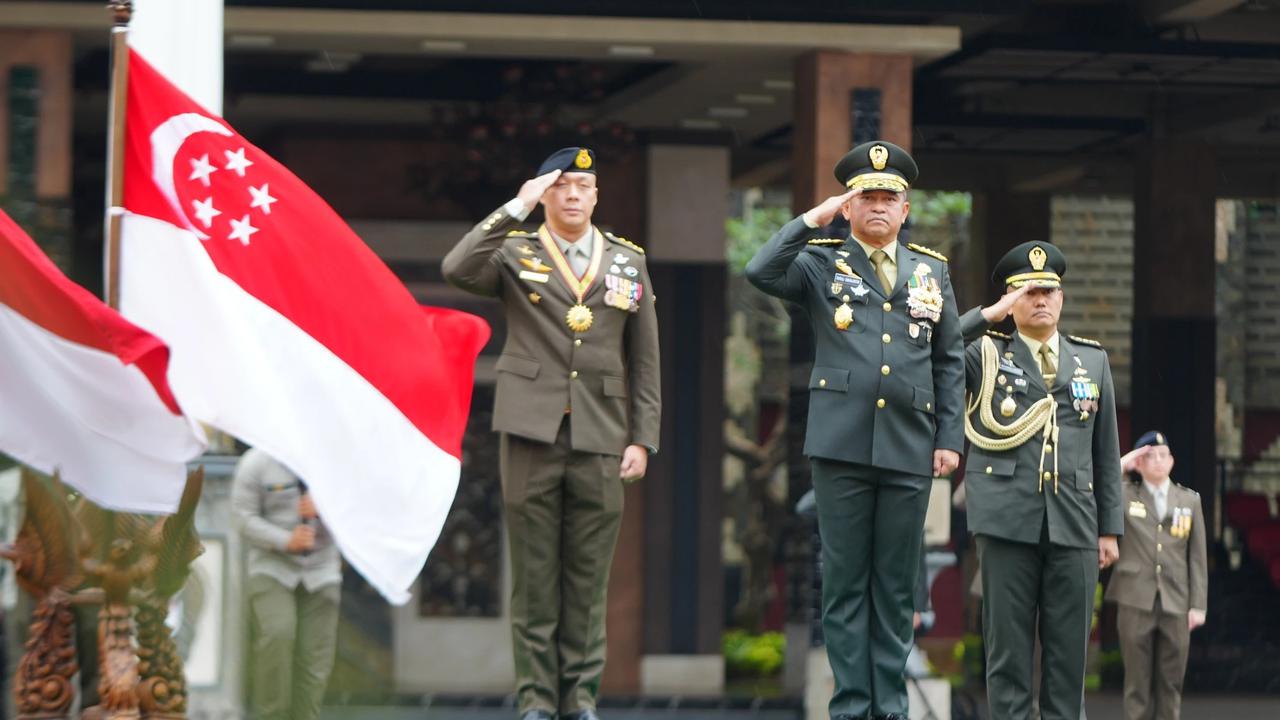 FOTO: Kasad   Maruli Terima Kunjungan Kepala Angkatan Darat Singapura