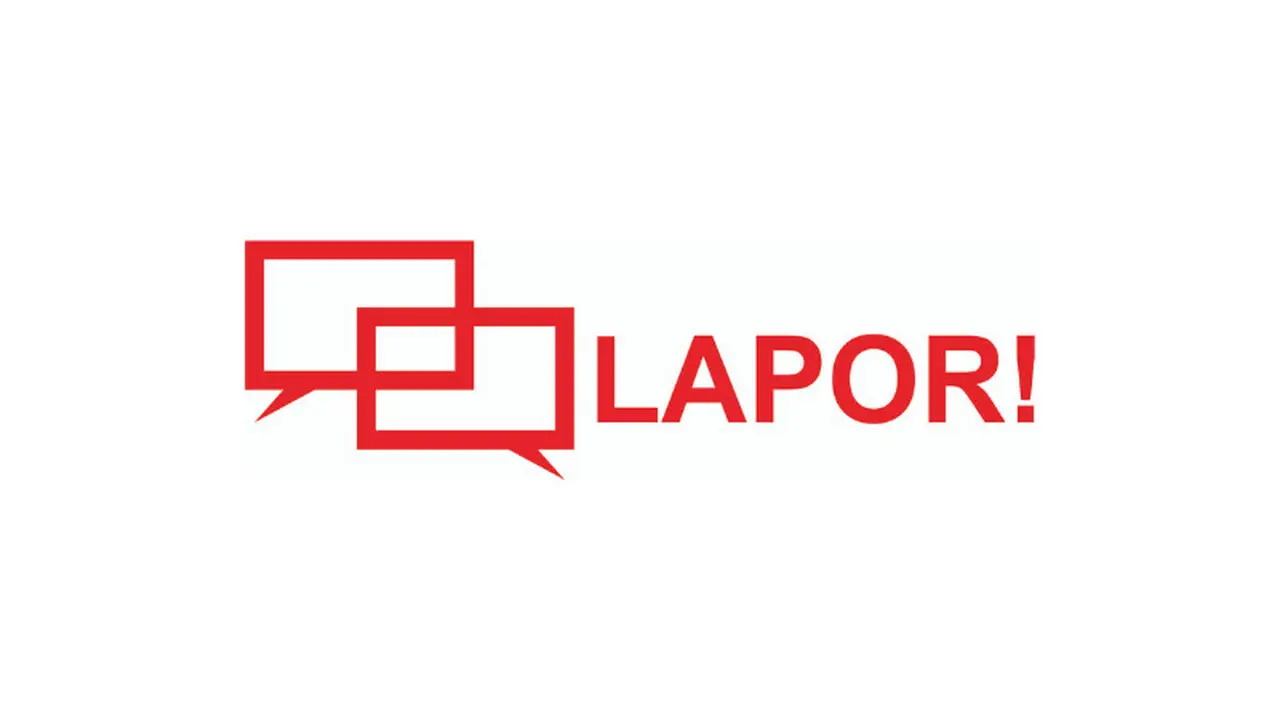 Pengaduan pelayanan publik melalui aplikasi Layanan Aspirasi dan Pengaduan Online Rakyat (LAPOR!).