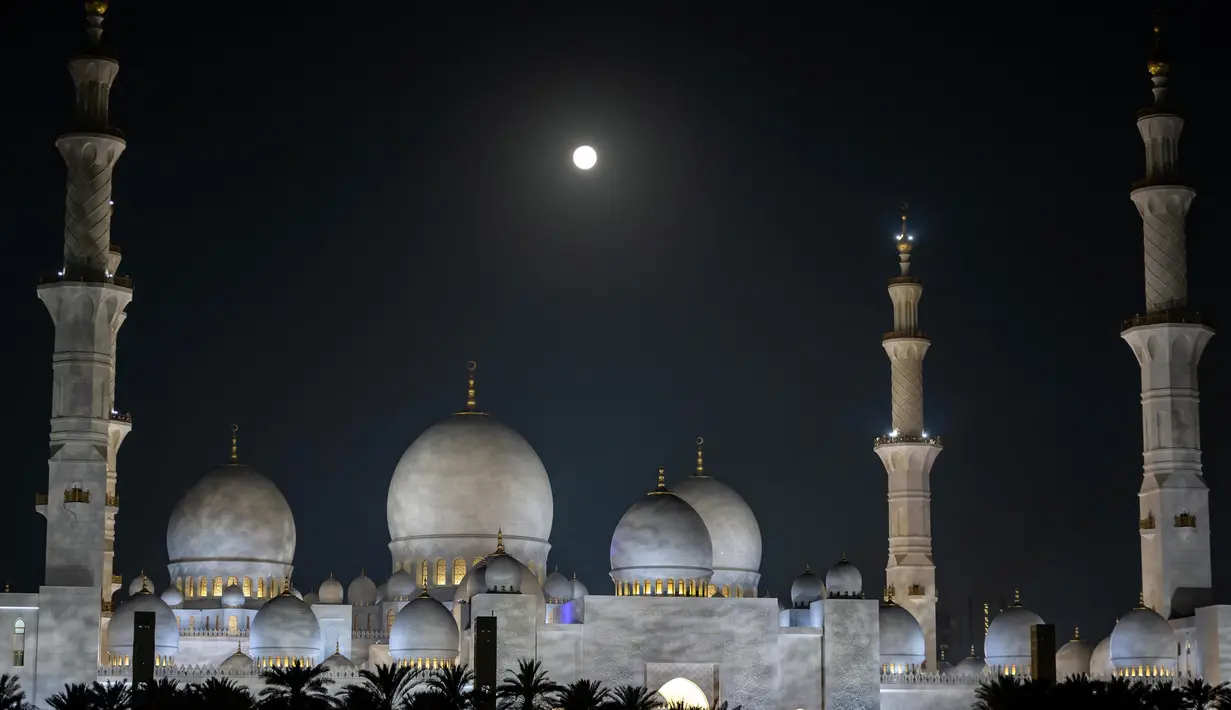 Masjid merupakan sebuah karya seni dengan arsitektur yang spektakuler, desain yang rumit, dan kemegahannya. (FADEL SENNA/AFP)