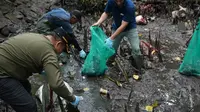 Aksi Bersihkan sampah di Kawasan Taman Hutan Raya (Tahura) Ngurah Rai, Denpasar, Bali (Dewi Divianta/Liputan6.com)