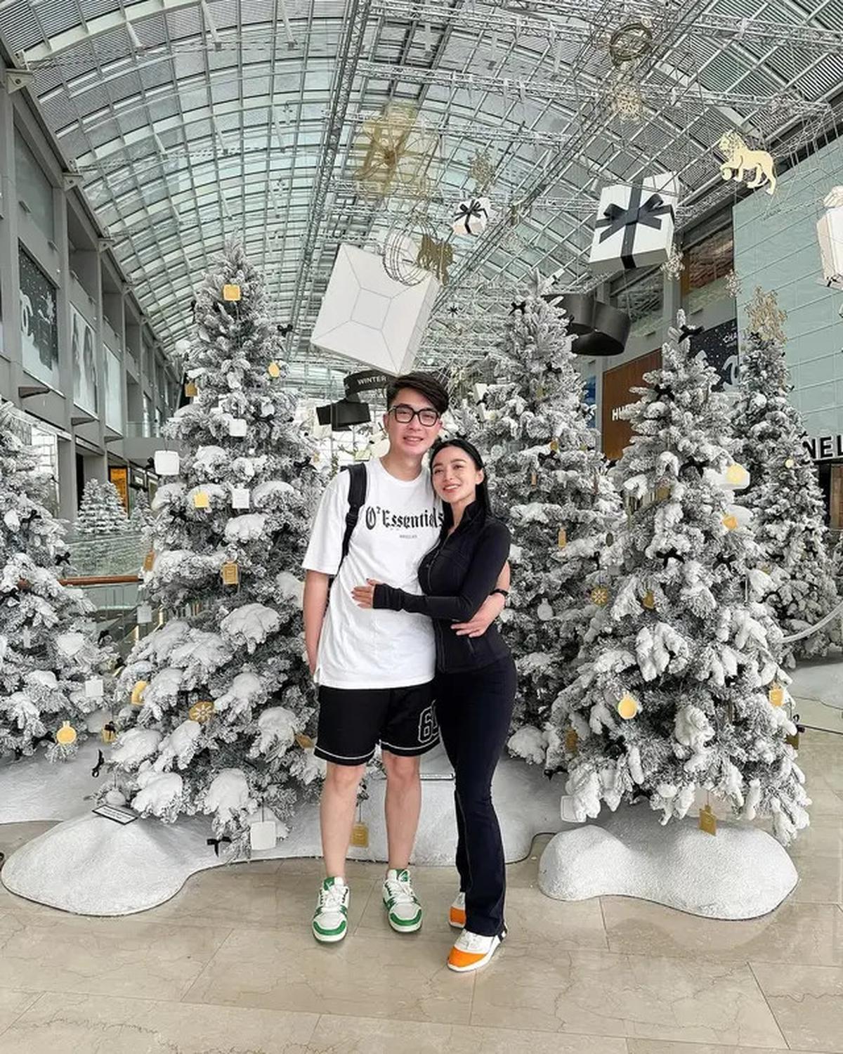 6 Potret Artis Bareng Pacar di Momen Natal 2024, Lyodra -- Randy Martin Makin Lengket