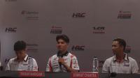 Takaaki Nakagami, pembalap LCR Honda, akan berupaya maksimal untuk meraih podium perdana di MotoGP Mandalika 2023 yang akan diselenggarakan di Sirkuit Mandalika pada tanggal 13-15 Oktober 2023. (Liputan6/Razaqa Hariz)