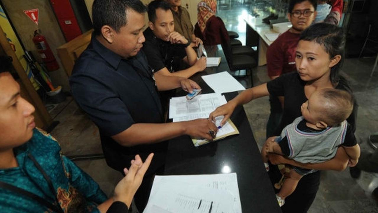 Idul Adha, keluarga tahanan silih berganti datangi Gedung KPK