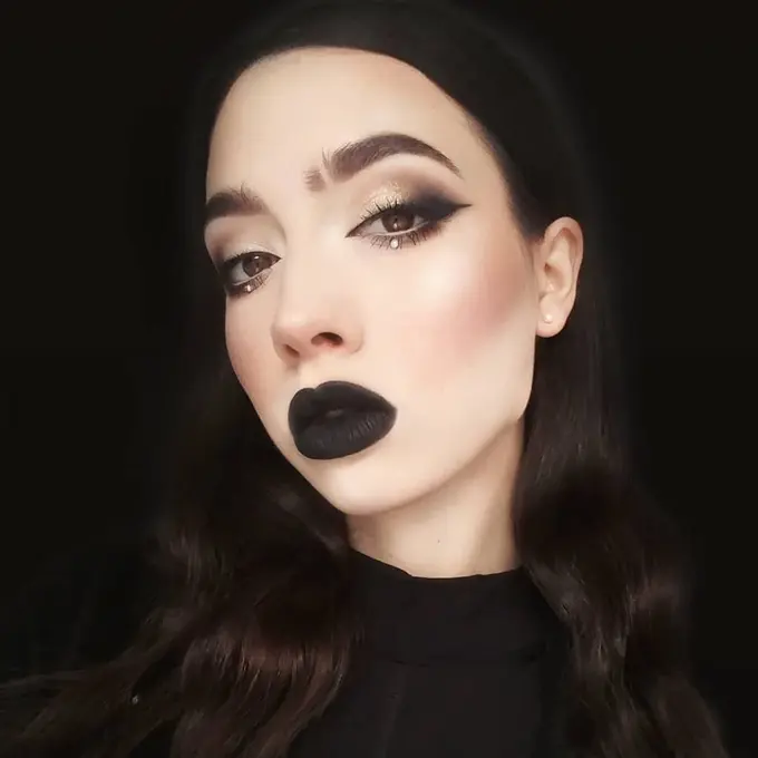 [Fimela] Lipstik warna hitam